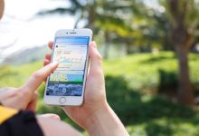 در حال کار با برنامه اب و هوا