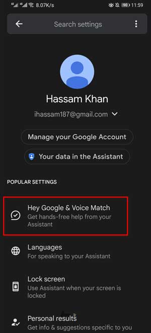 در منوی Google Assistant، روی گزینه Hey Google & Voice Match که در بالا قرار دارد ضربه بزنید.