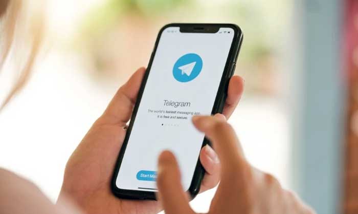 در حال کار با تلگرام