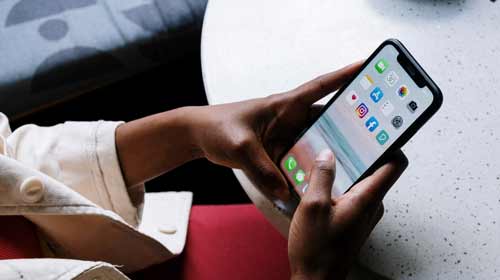 ترفند موبایل در حال استفاده از گوشی